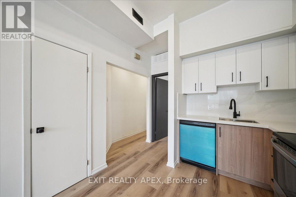 Main Floor - 343 Greenwood Avenue, Toronto, Ontario  M4L 2R6 - Photo 8 - E12889762