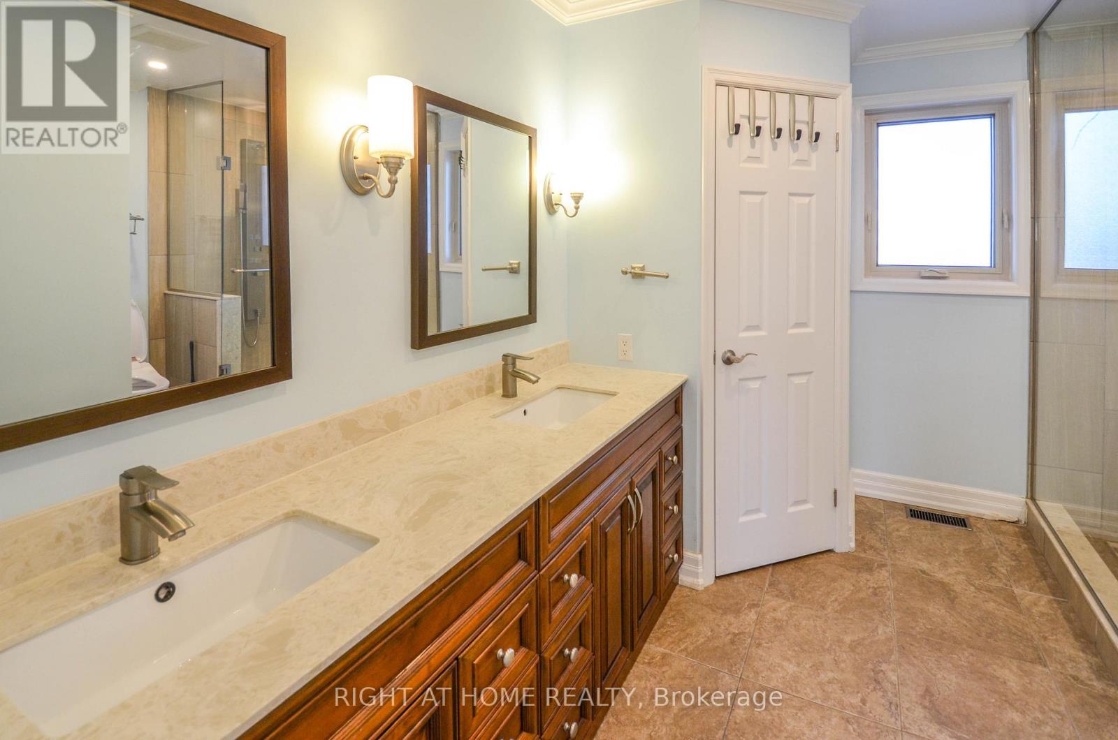 19 Willowbrook Drive, Whitby, Ontario  L1R 1T3 - Photo 13 - E12891320