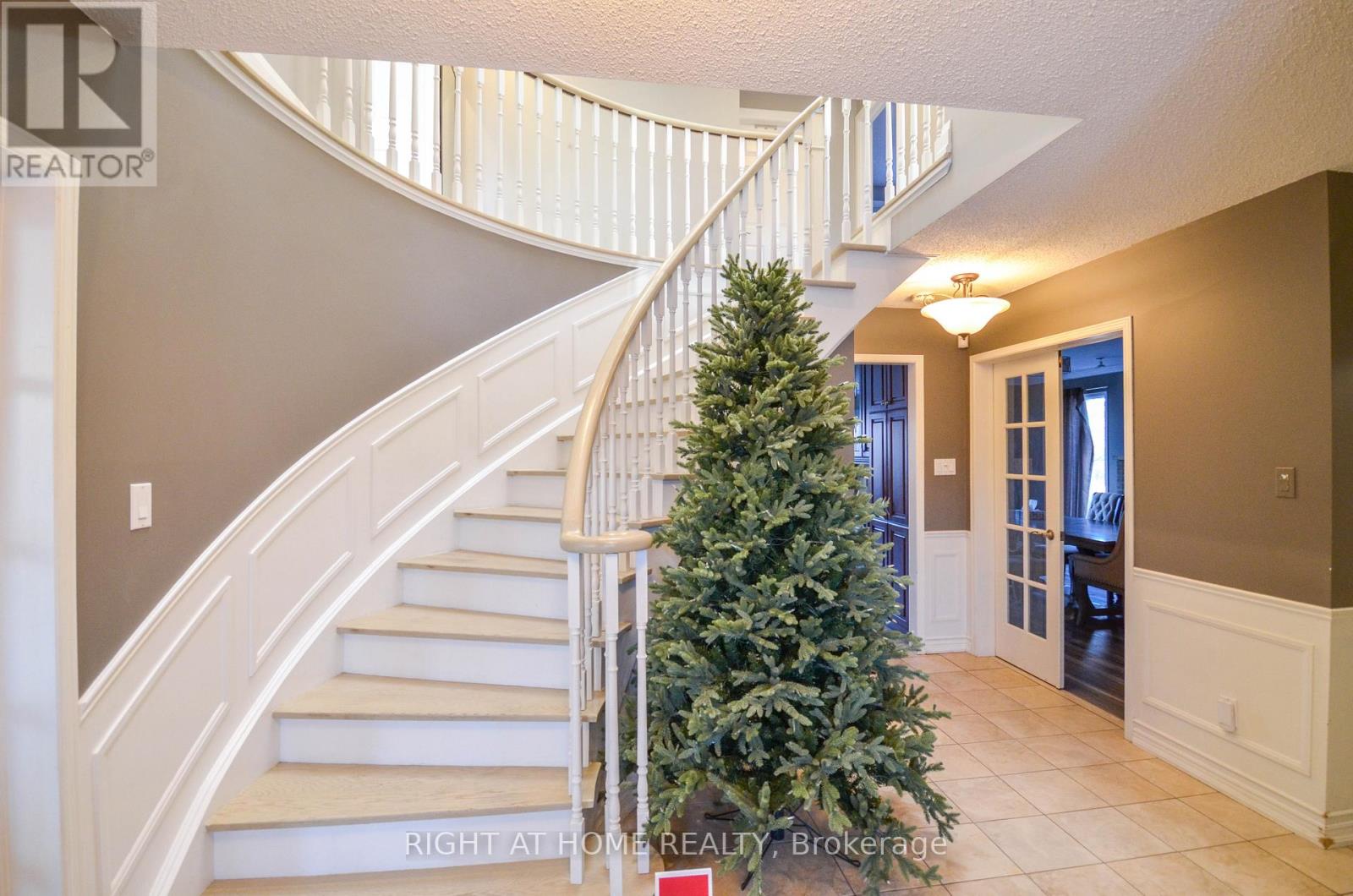 19 Willowbrook Drive, Whitby, Ontario  L1R 1T3 - Photo 3 - E12891320