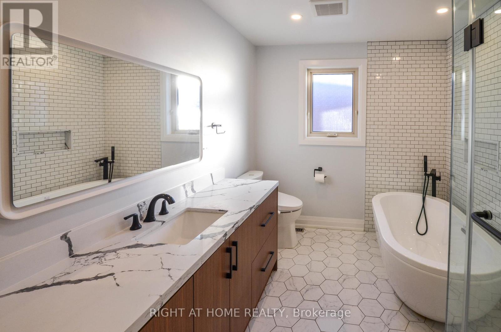 19 Willowbrook Drive, Whitby, Ontario  L1R 1T3 - Photo 9 - E12891320