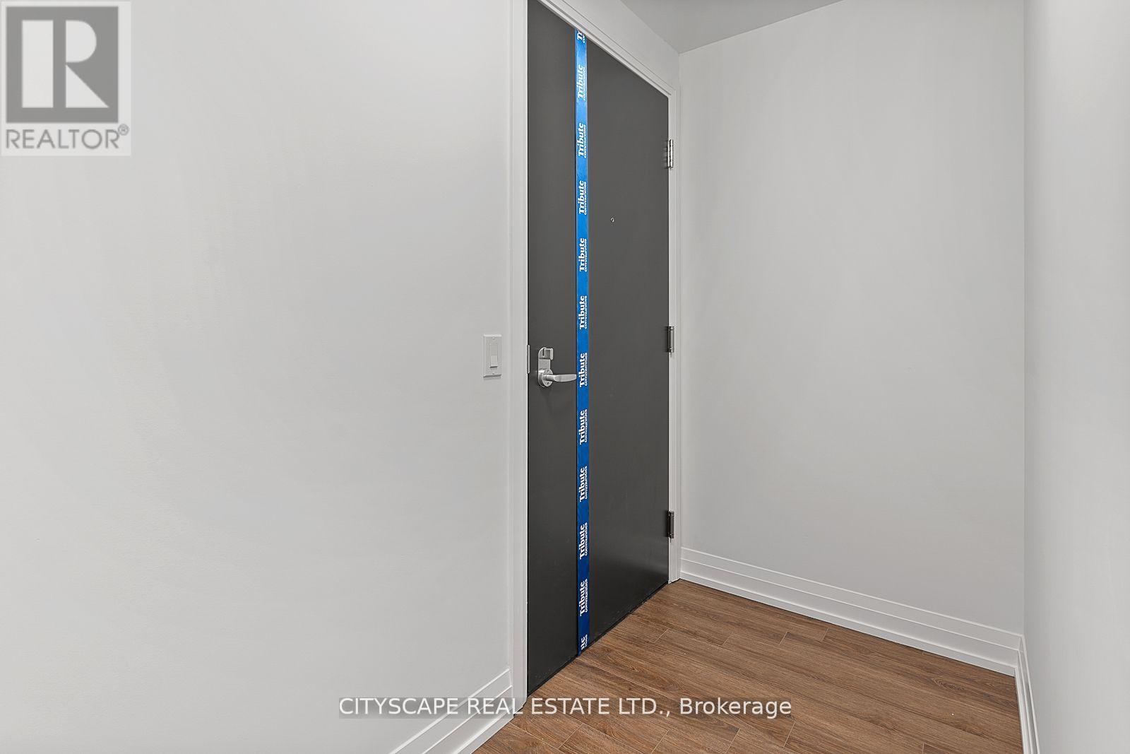 2207 - 286 Main Street, Toronto, Ontario  M4C 4X4 - Photo 2 - E12891454