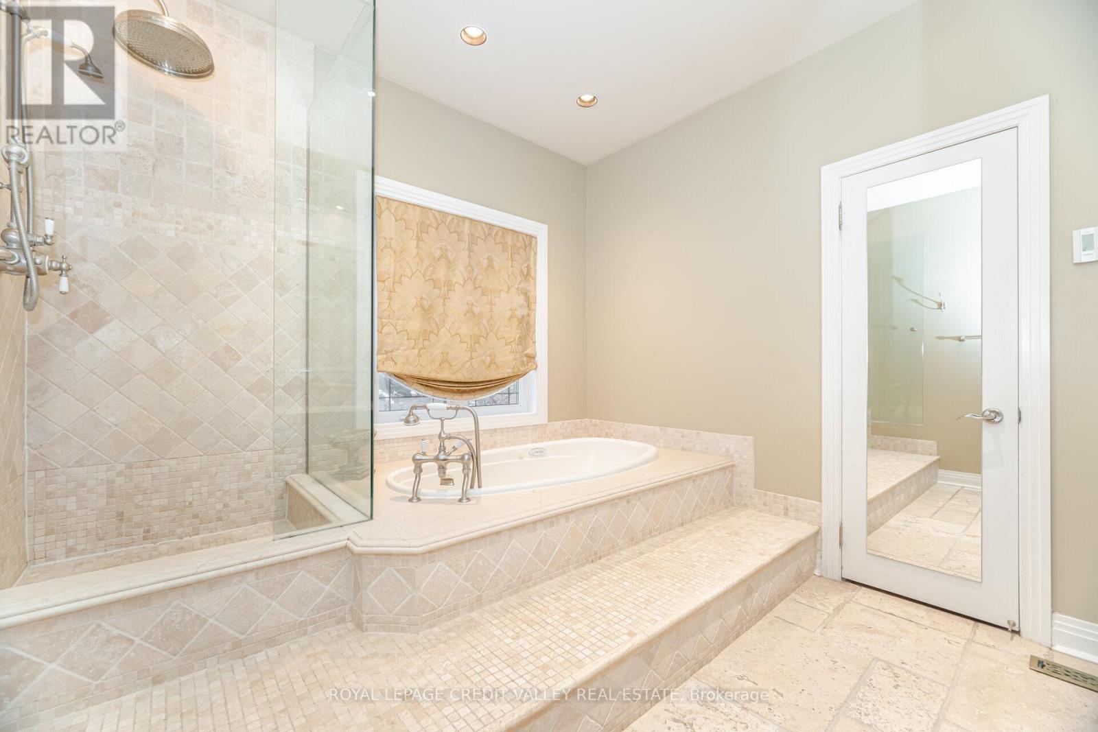 2 Huntingwood Court, Vaughan (Islington Woods), Ontario  L4H 1A7 - Photo 19 - N12891274