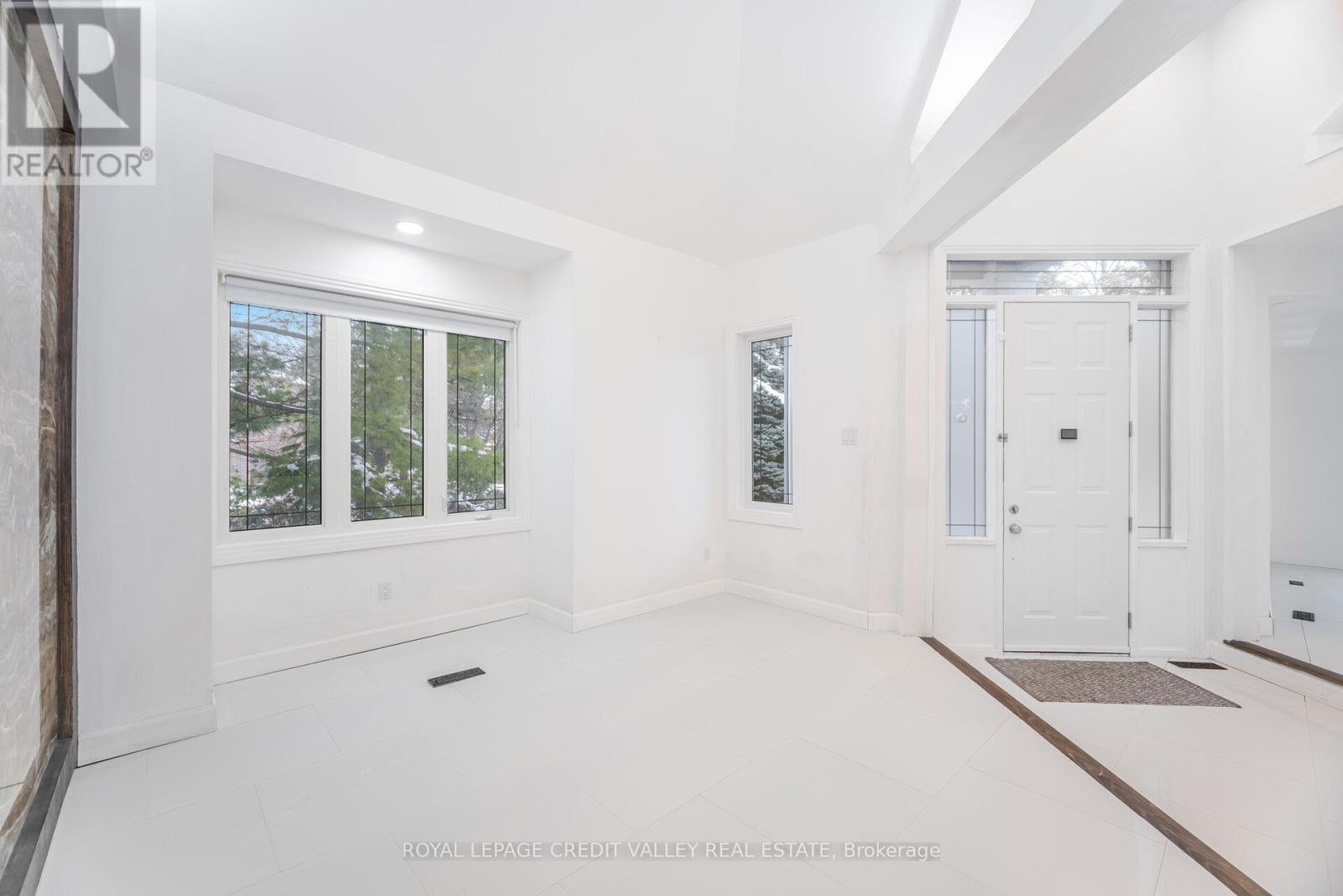 2 Huntingwood Court, Vaughan (Islington Woods), Ontario  L4H 1A7 - Photo 8 - N12891274