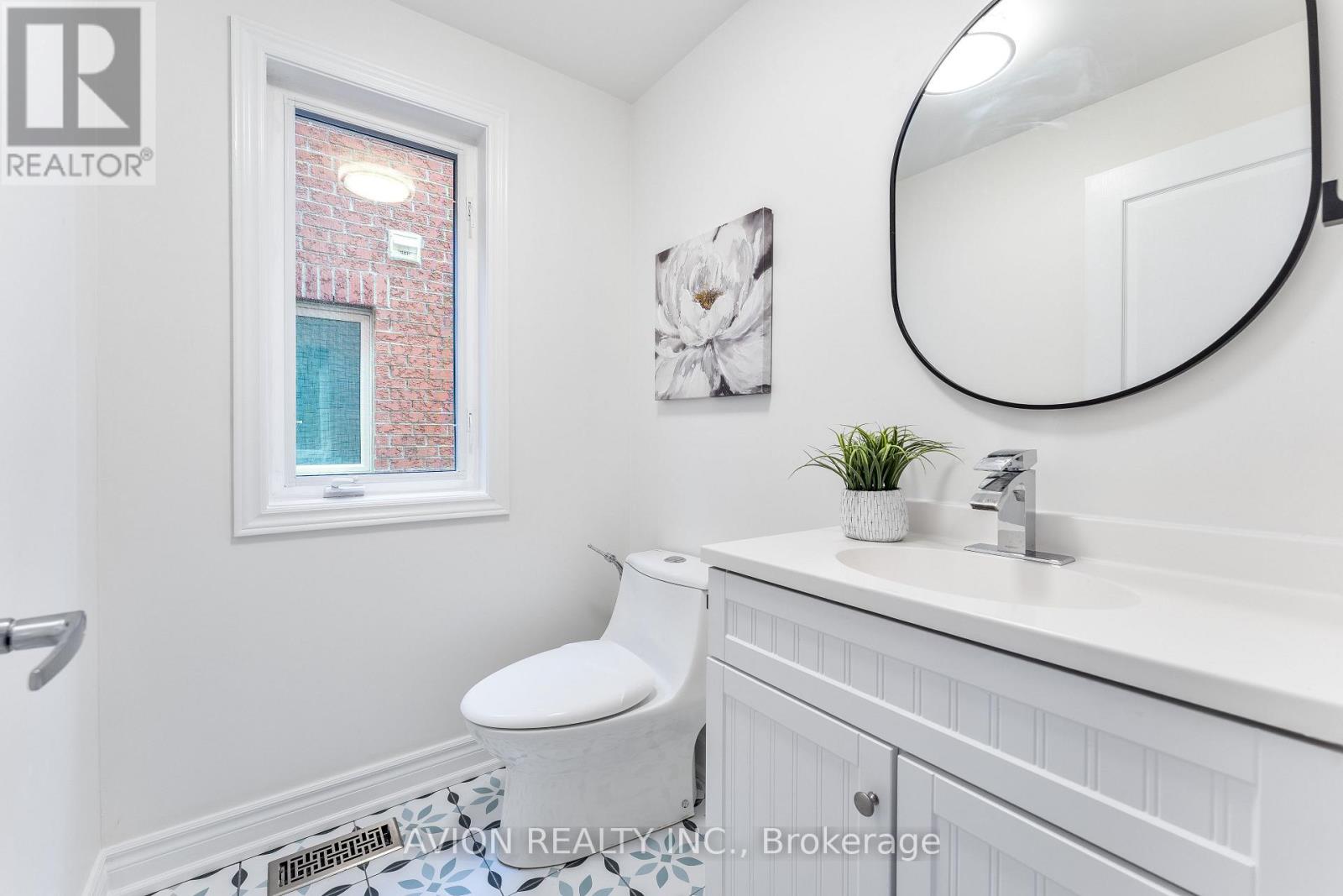 33 Brockdale Street, Richmond Hill, Ontario  L4E 4W1 - Photo 11 - N12891300