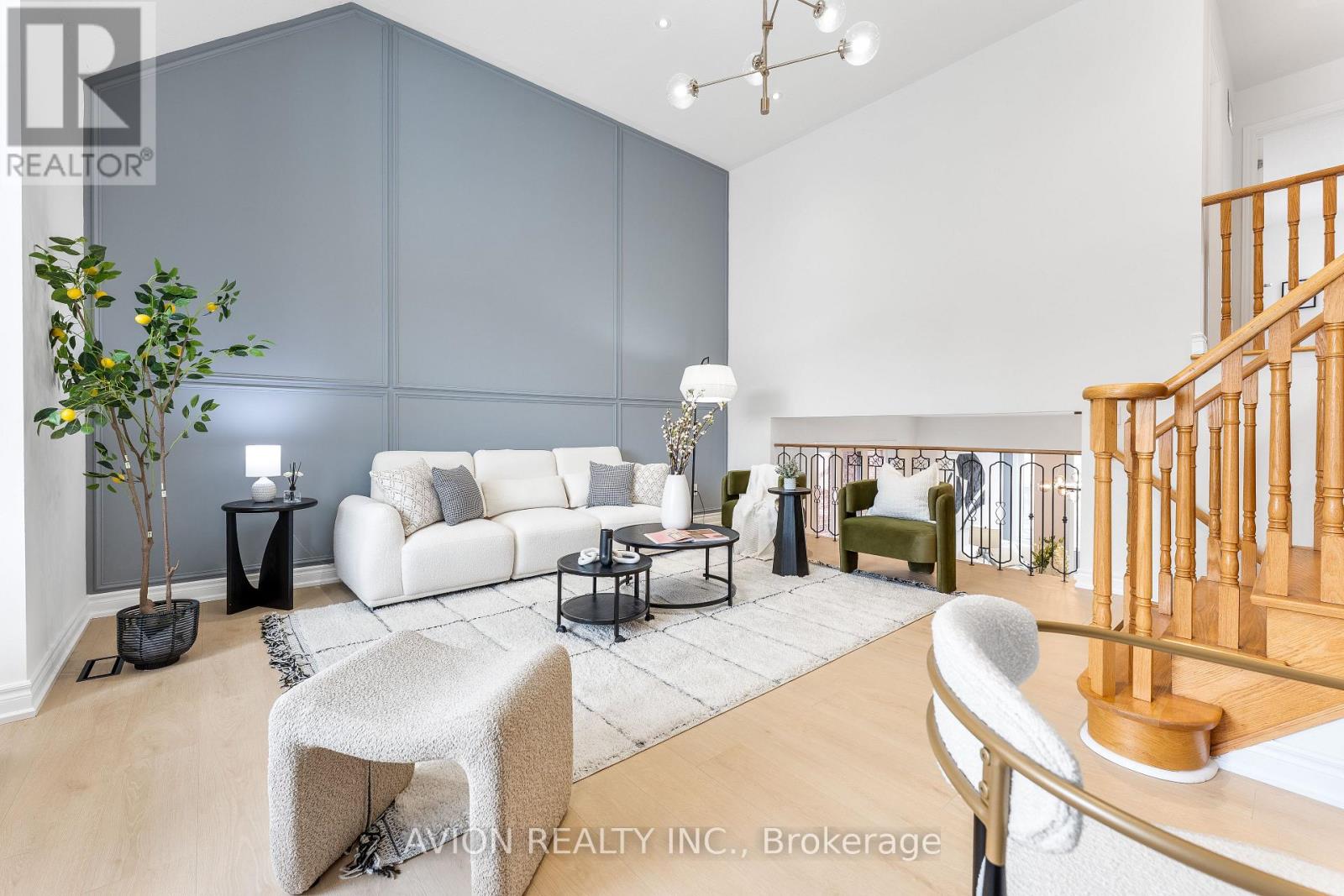 33 Brockdale Street, Richmond Hill, Ontario  L4E 4W1 - Photo 2 - N12891300