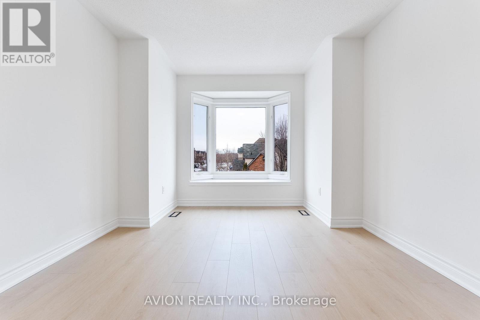 33 Brockdale Street, Richmond Hill, Ontario  L4E 4W1 - Photo 20 - N12891300