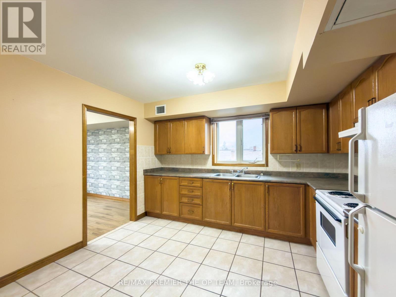 4 - 2311 Major Mackenzie Drive, Vaughan, Ontario  L6A 3Z3 - Photo 5 - N12891348