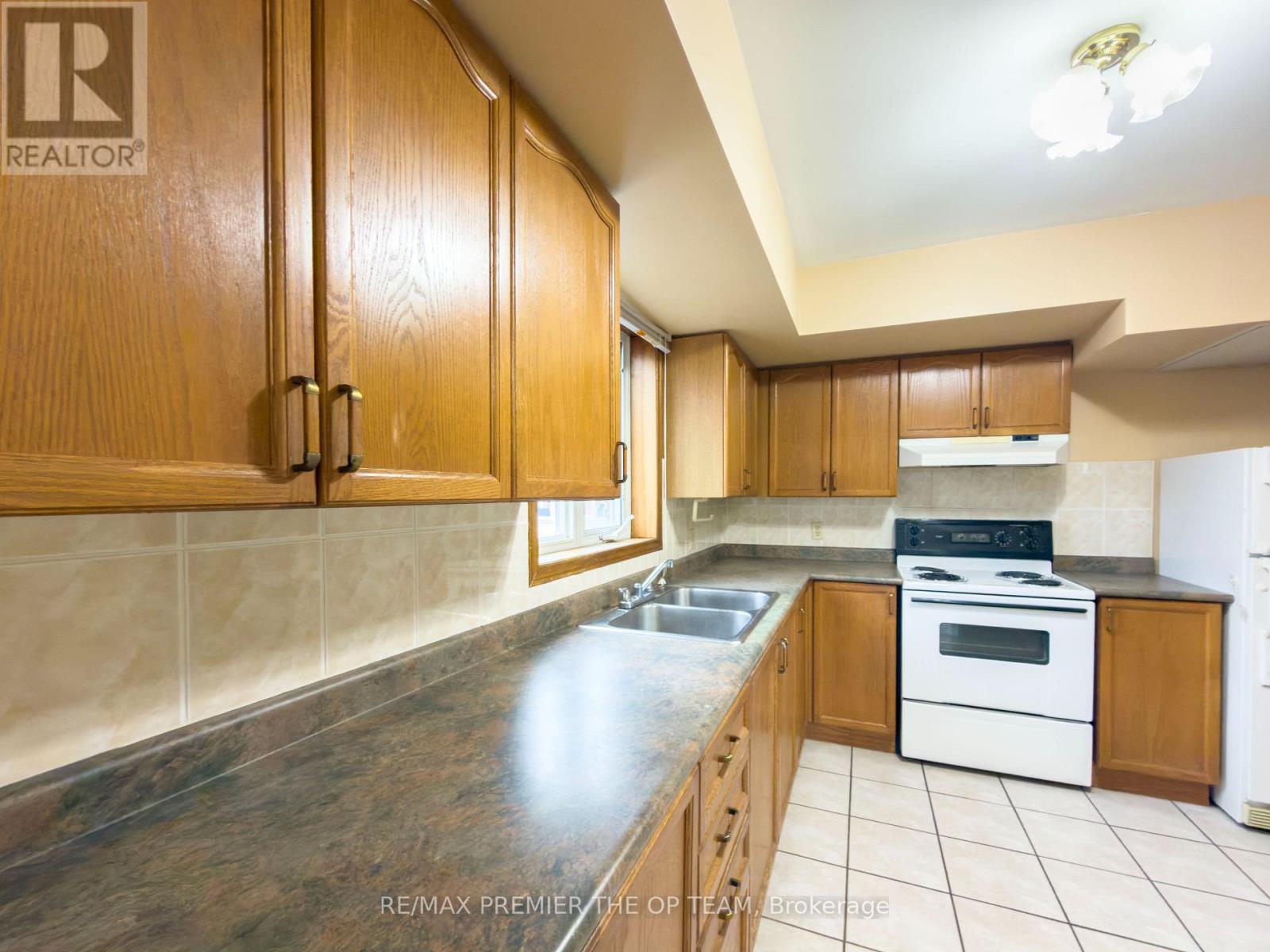 4 - 2311 Major Mackenzie Drive, Vaughan, Ontario  L6A 3Z3 - Photo 6 - N12891348