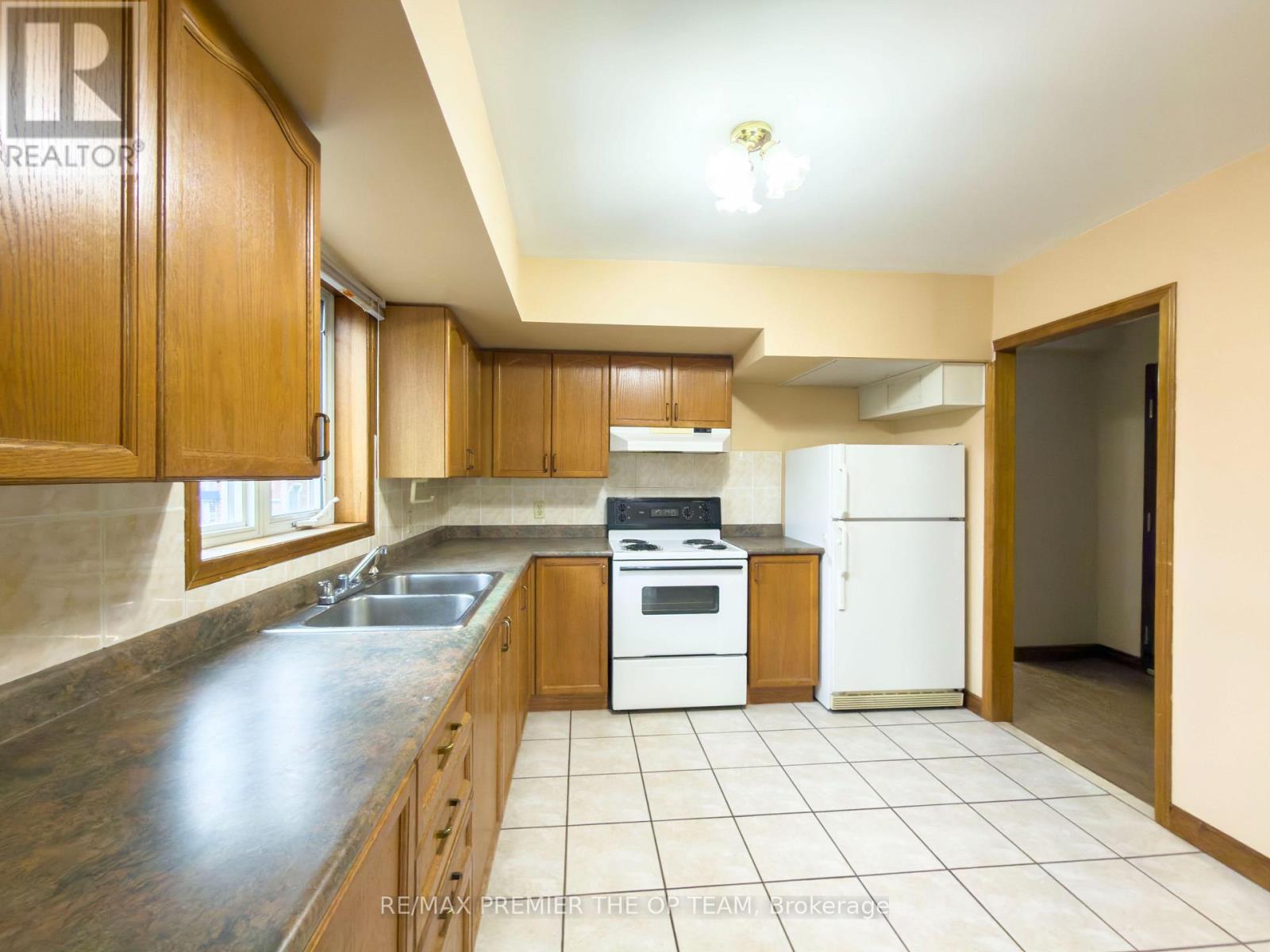 4 - 2311 Major Mackenzie Drive, Vaughan, Ontario  L6A 3Z3 - Photo 7 - N12891348