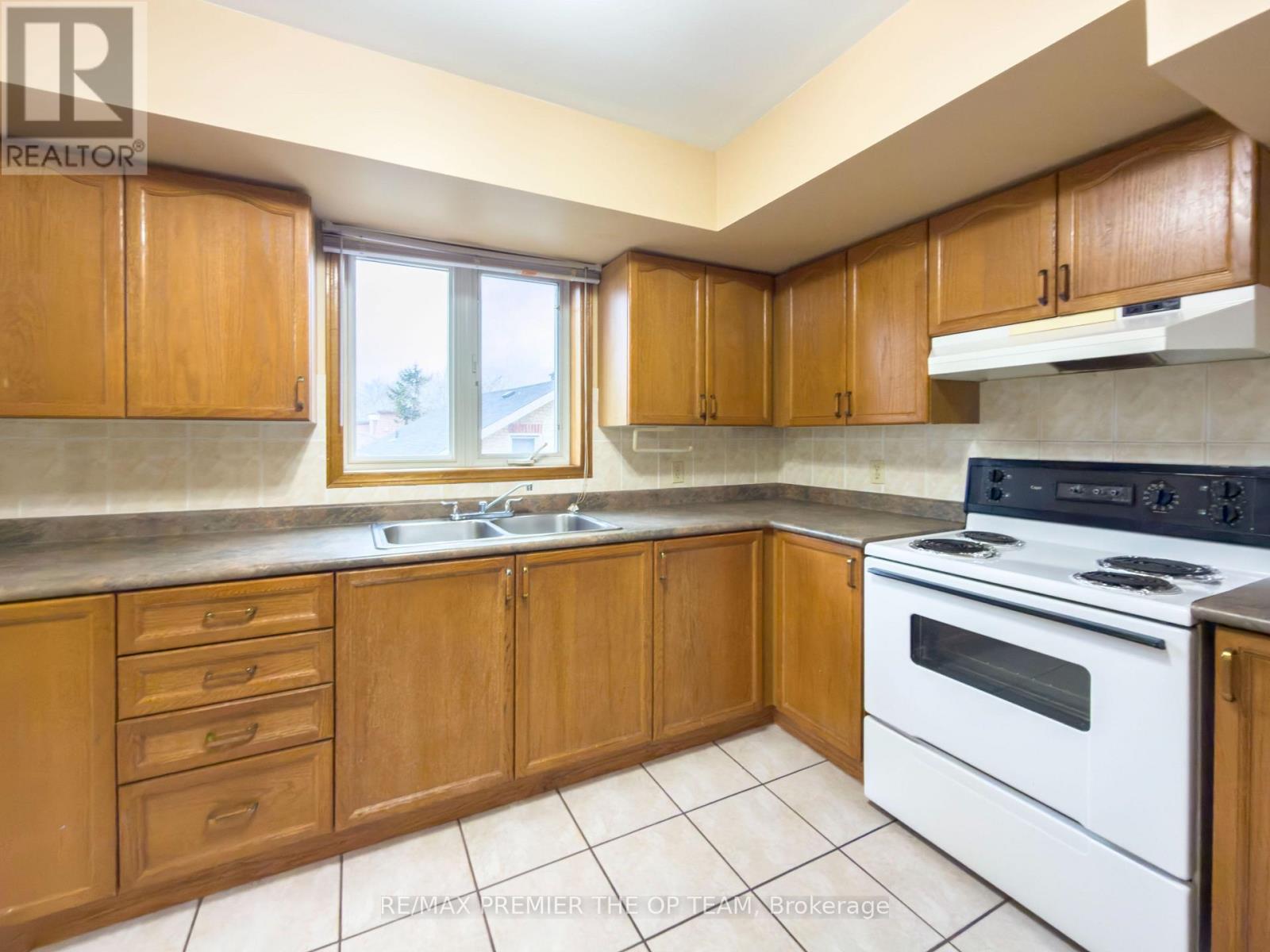 4 - 2311 Major Mackenzie Drive, Vaughan, Ontario  L6A 3Z3 - Photo 8 - N12891348