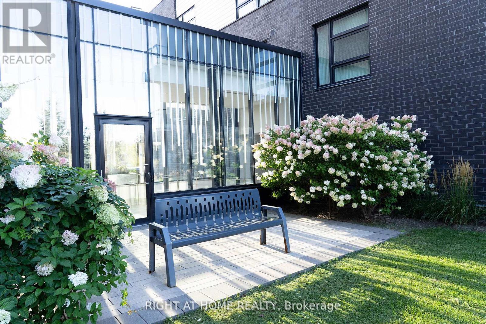 324 - 555 William Graham Drive, Aurora, Ontario  L4G 3H9 - Photo 11 - N12891420