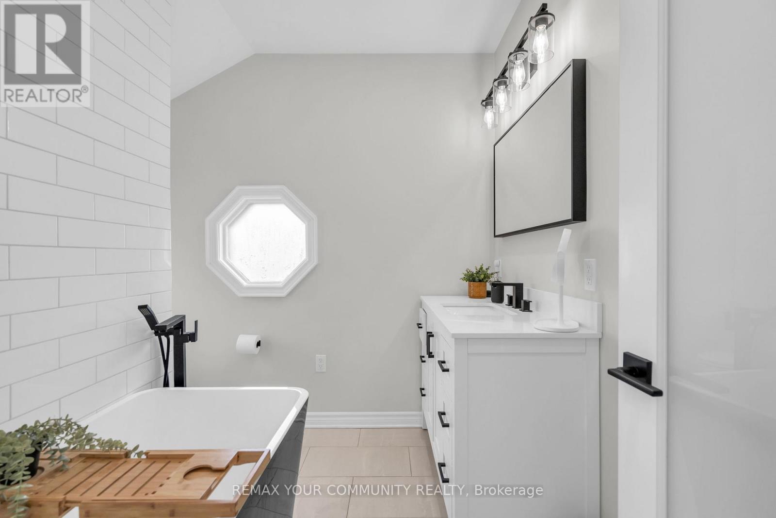 20 Farley Circle, Georgina, Ontario  L0E 1S0 - Photo 30 - N12891448