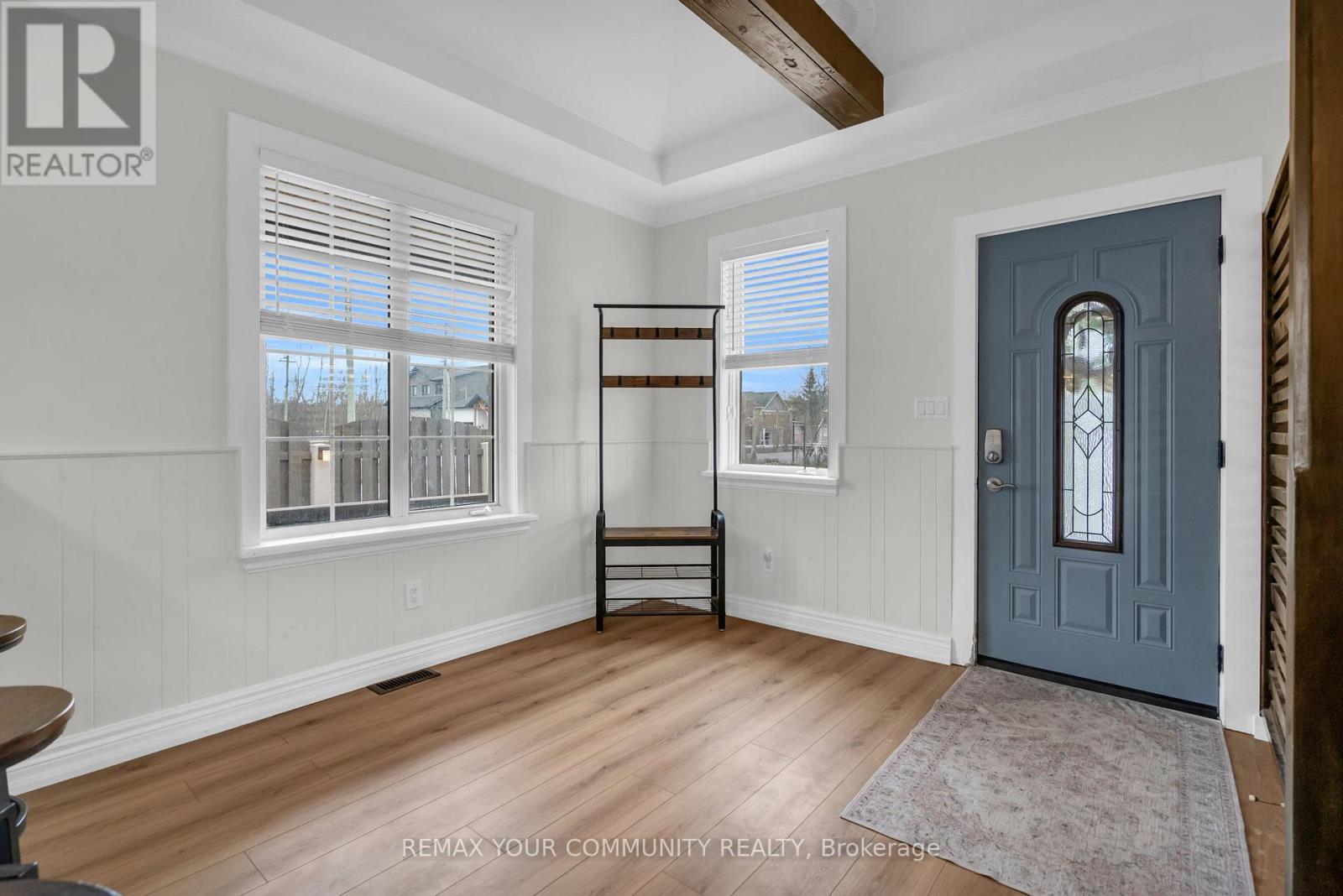 20 Farley Circle, Georgina, Ontario  L0E 1S0 - Photo 6 - N12891448