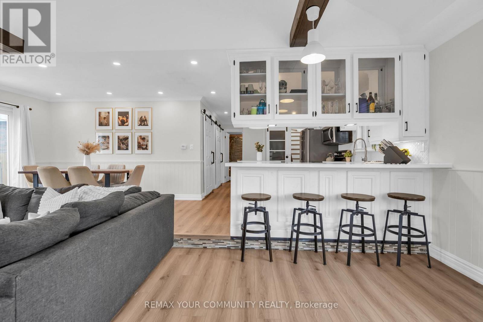 20 Farley Circle, Georgina, Ontario  L0E 1S0 - Photo 7 - N12891448