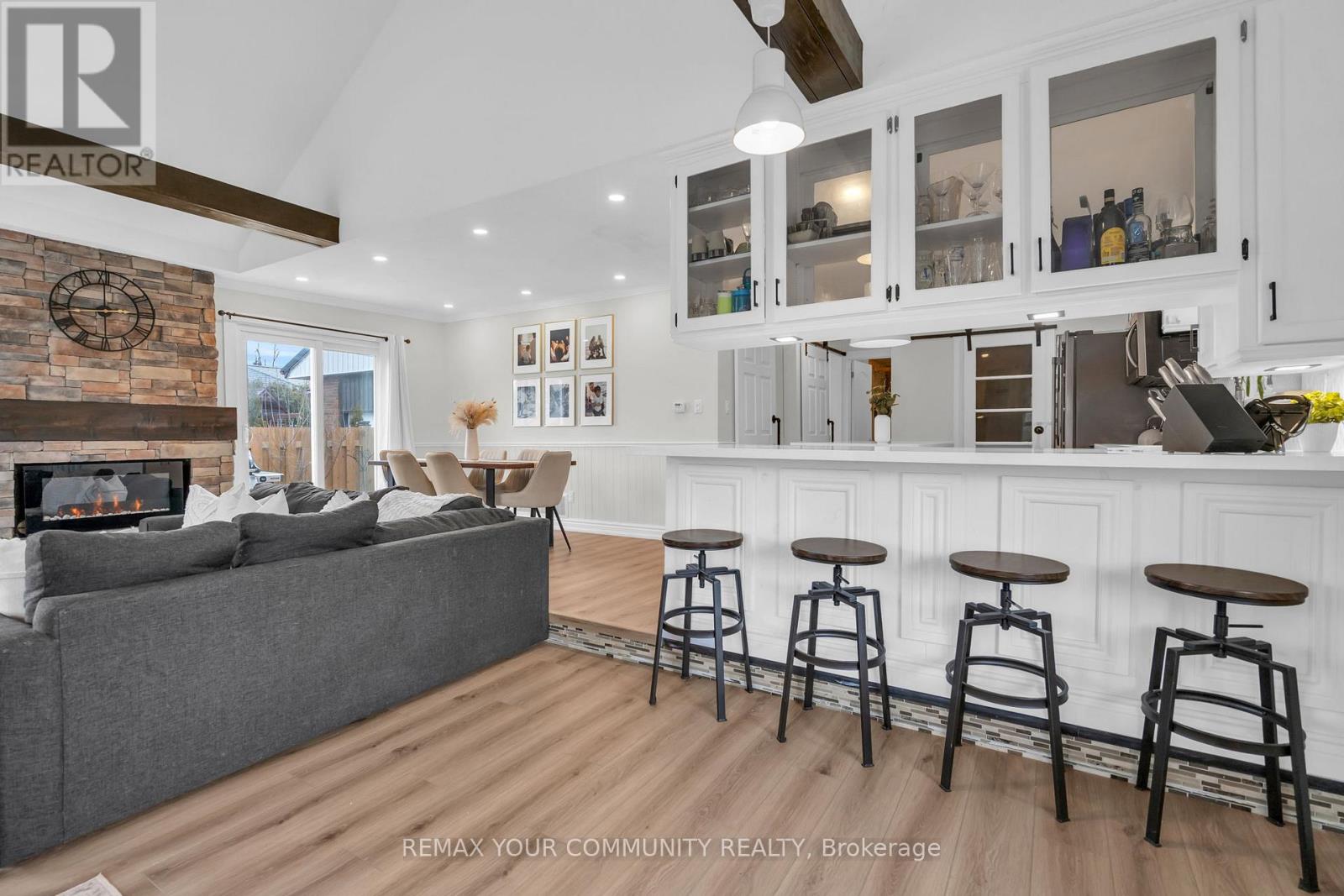 20 Farley Circle, Georgina, Ontario  L0E 1S0 - Photo 8 - N12891448