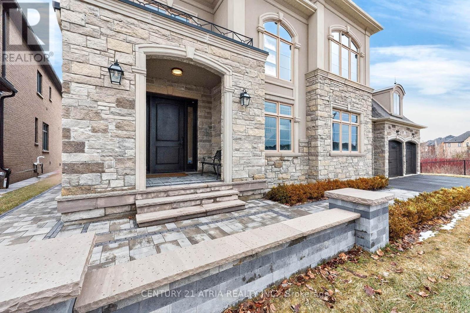 122 Burns Boulevard, King, Ontario  L7B 0M2 - Photo 3 - N12891528