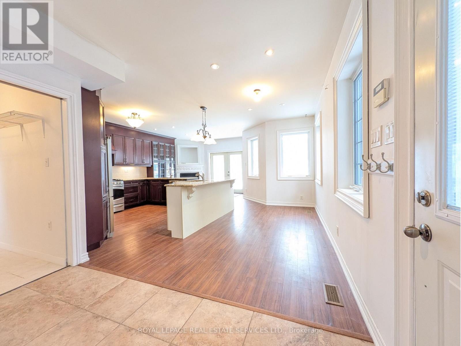 20 Holgate Street, Barrie, Ontario  L4N 2T5 - Photo 12 - S12885336