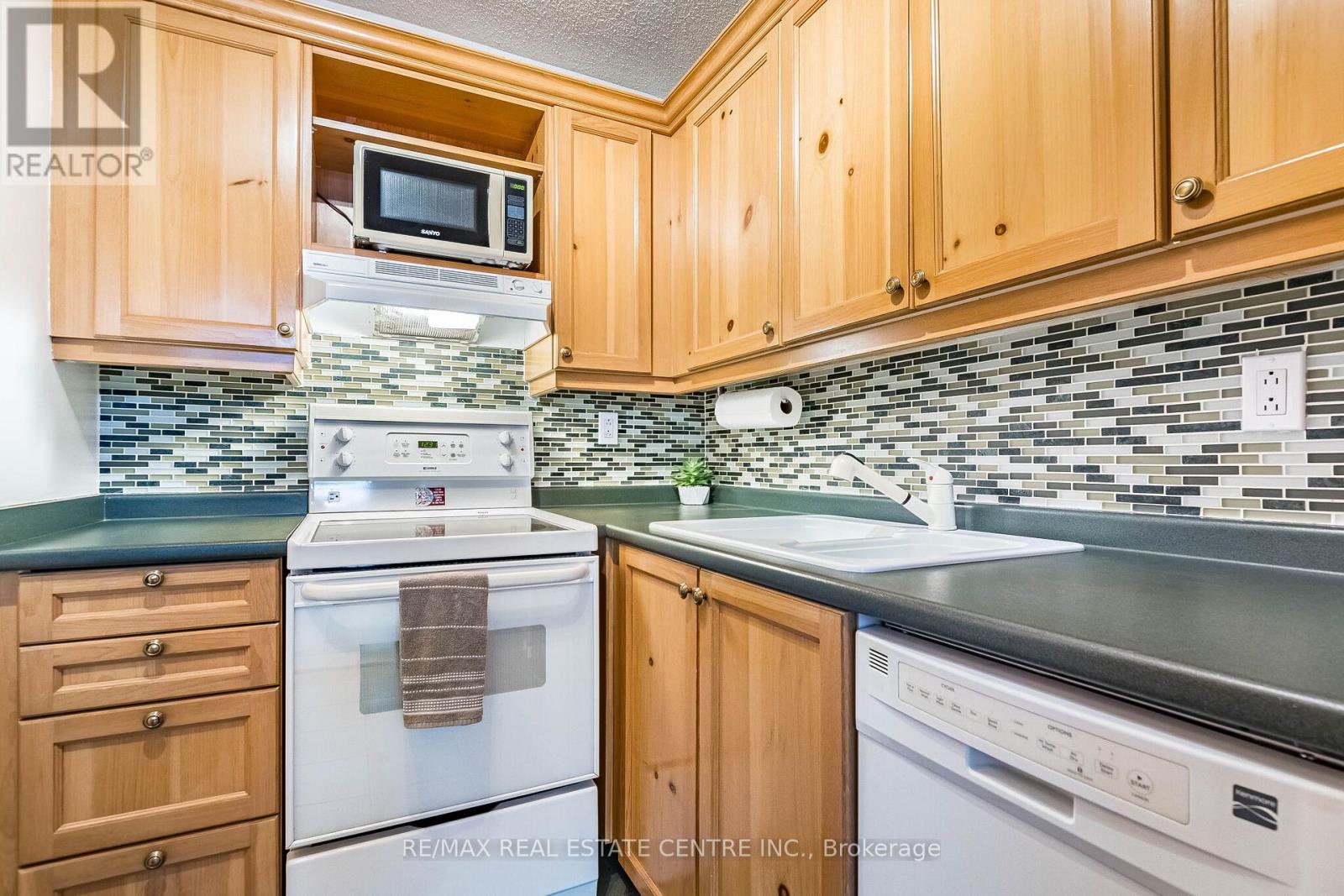 Ph4/604 - 3625 Lakeshore Boulevard, Toronto, Ontario  M8W 4W2 - Photo 32 - W12891270