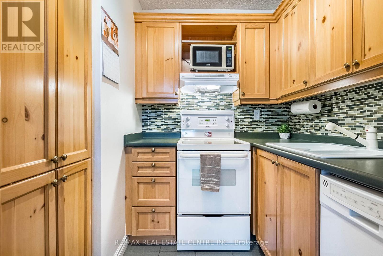 Ph4/604 - 3625 Lakeshore Boulevard, Toronto, Ontario  M8W 4W2 - Photo 33 - W12891270