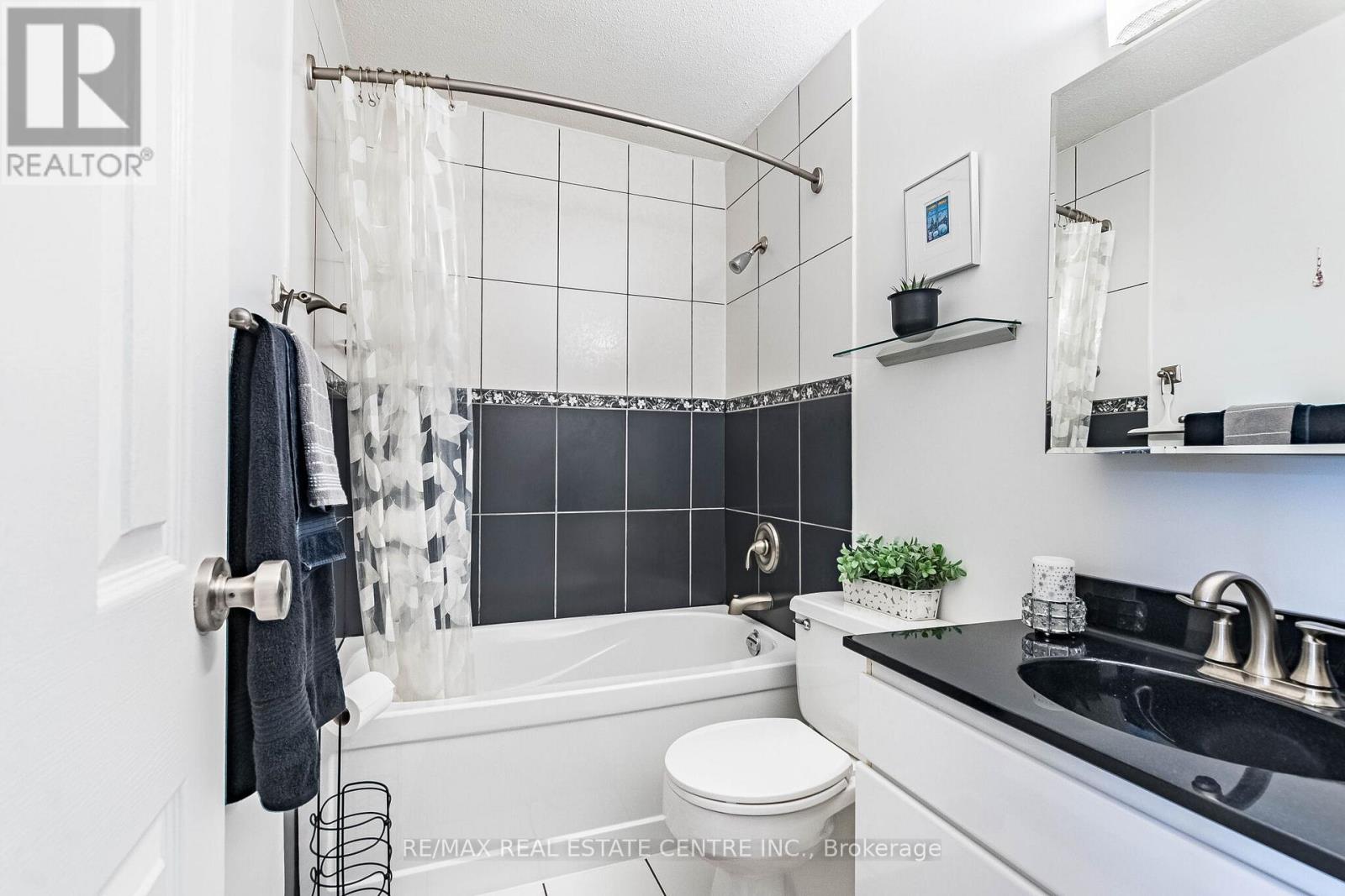 Ph4/604 - 3625 Lakeshore Boulevard, Toronto, Ontario  M8W 4W2 - Photo 40 - W12891270