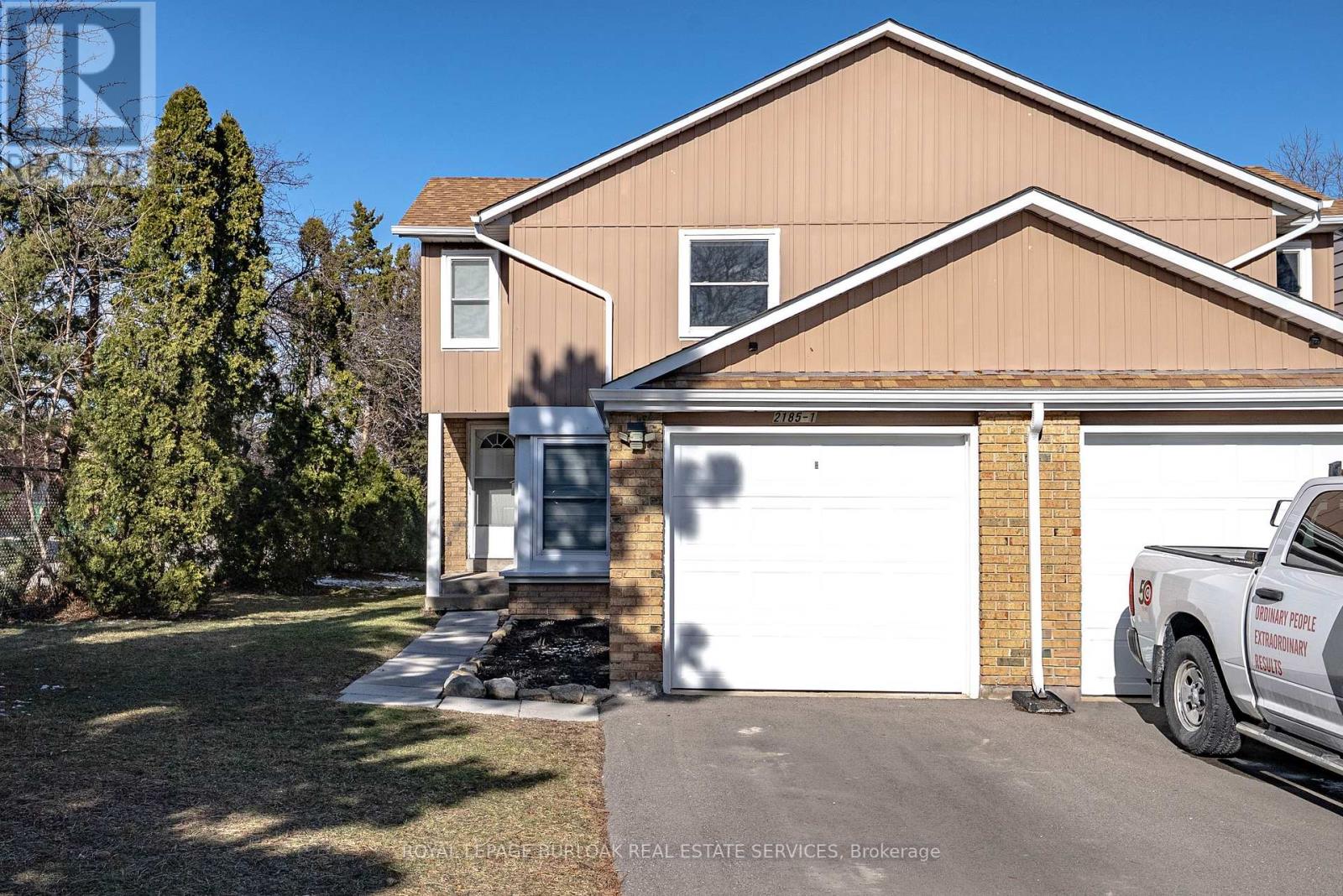 1 - 2185 Fairchild Boulevard, Burlington (Tyandaga), Ontario  L7P 3P6 - Photo 3 - W12891298