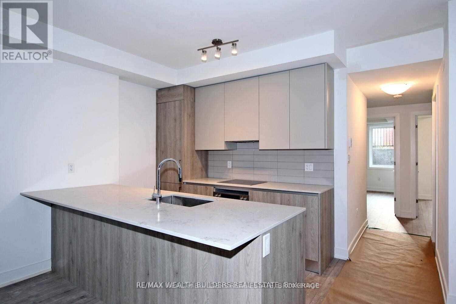 25 - 28 Marina Avenue, Toronto, Ontario  M8W 1K2 - Photo 4 - W12891422