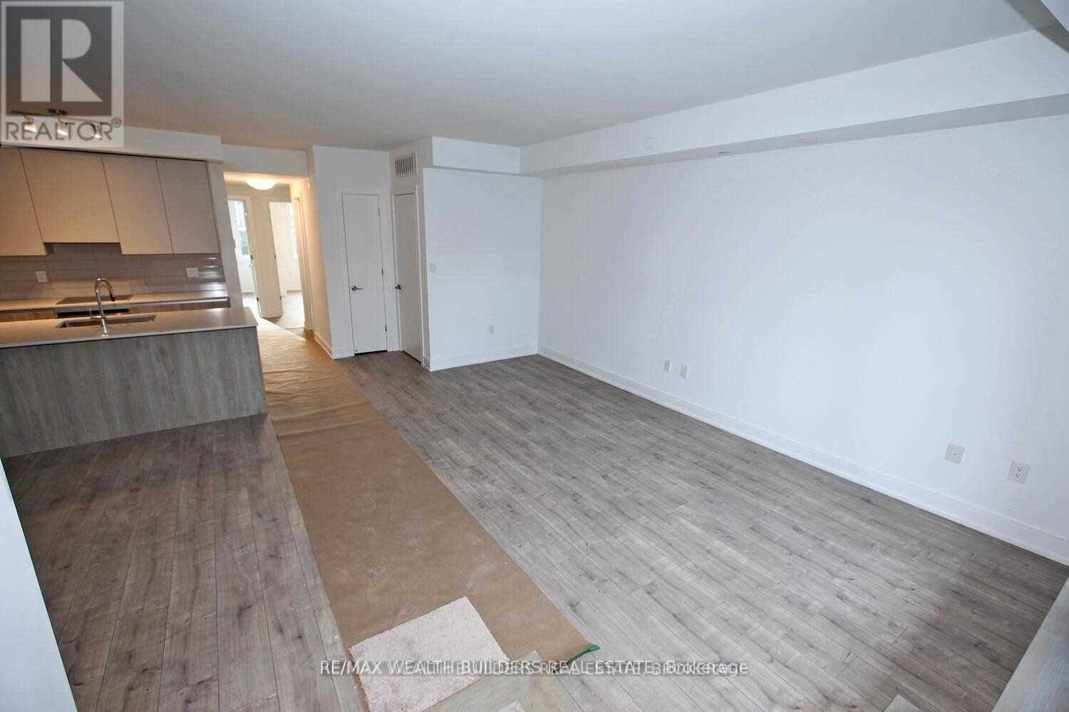 25 - 28 Marina Avenue, Toronto, Ontario  M8W 1K2 - Photo 5 - W12891422