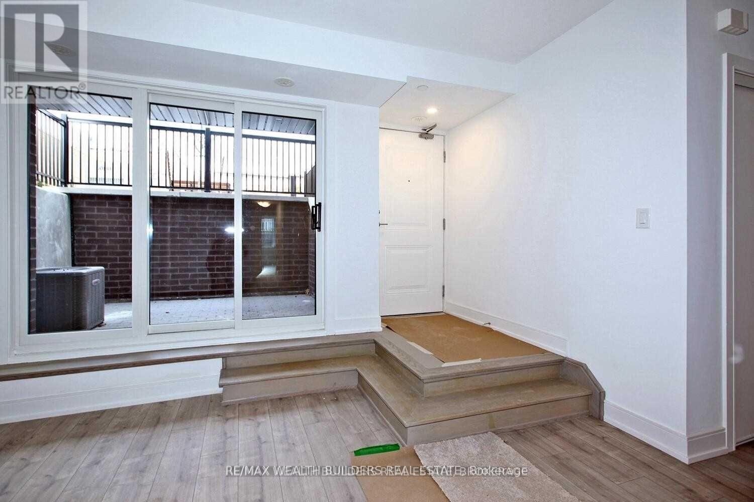 25 - 28 Marina Avenue, Toronto, Ontario  M8W 1K2 - Photo 8 - W12891422