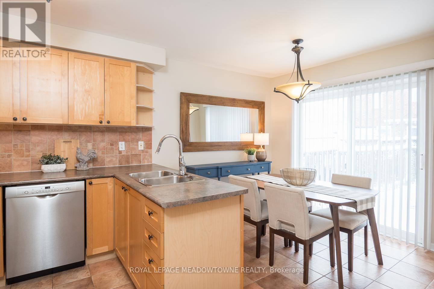 703 Edwards Avenue, Milton, Ontario  L9T 6B4 - Photo 16 - W12891424