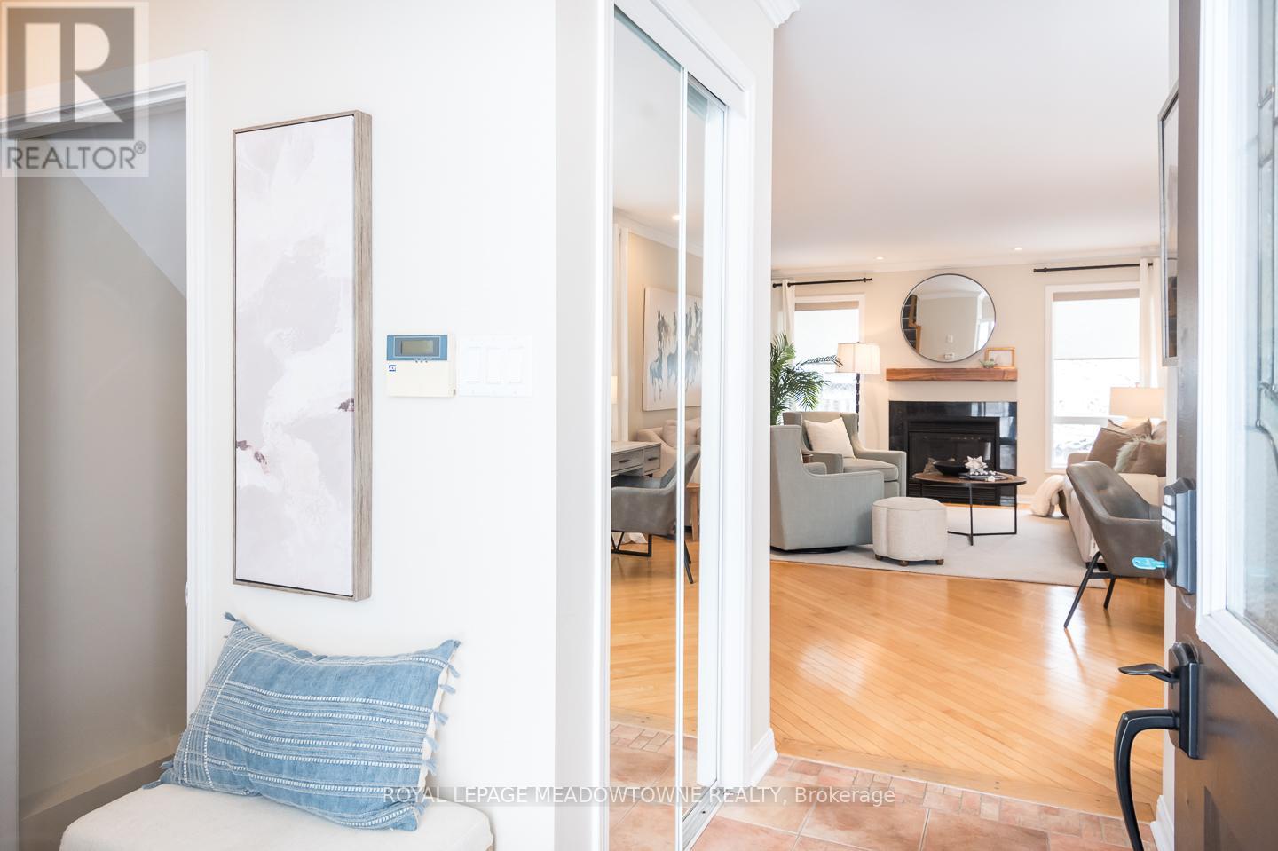 703 Edwards Avenue, Milton, Ontario  L9T 6B4 - Photo 4 - W12891424