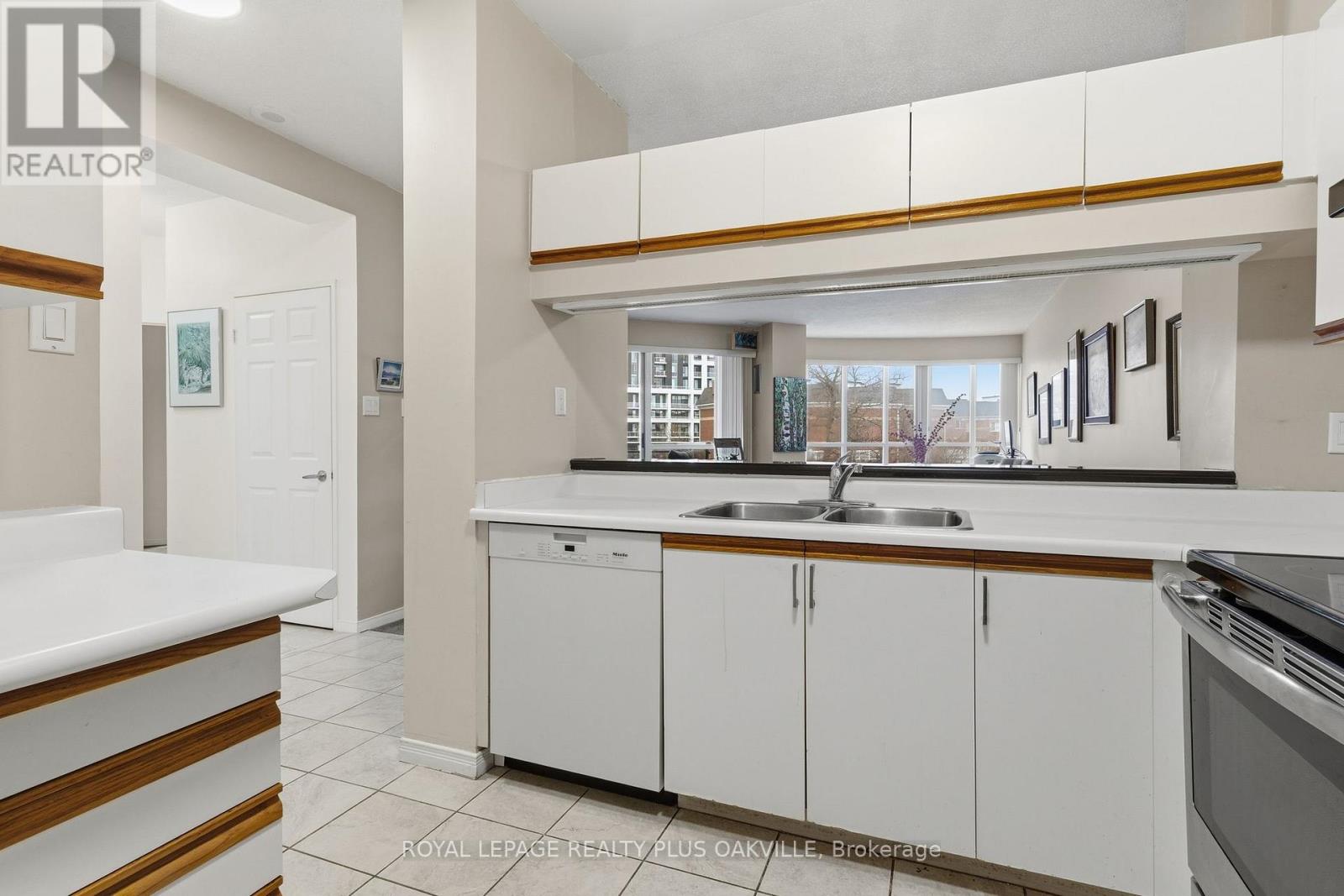 311 - 2511 Lakeshore Road W, Oakville, Ontario  L6L 6L9 - Photo 14 - W12891484