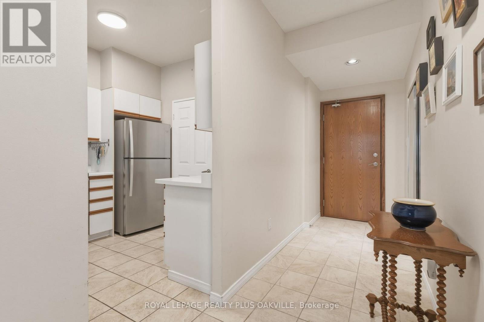 311 - 2511 Lakeshore Road W, Oakville, Ontario  L6L 6L9 - Photo 5 - W12891484