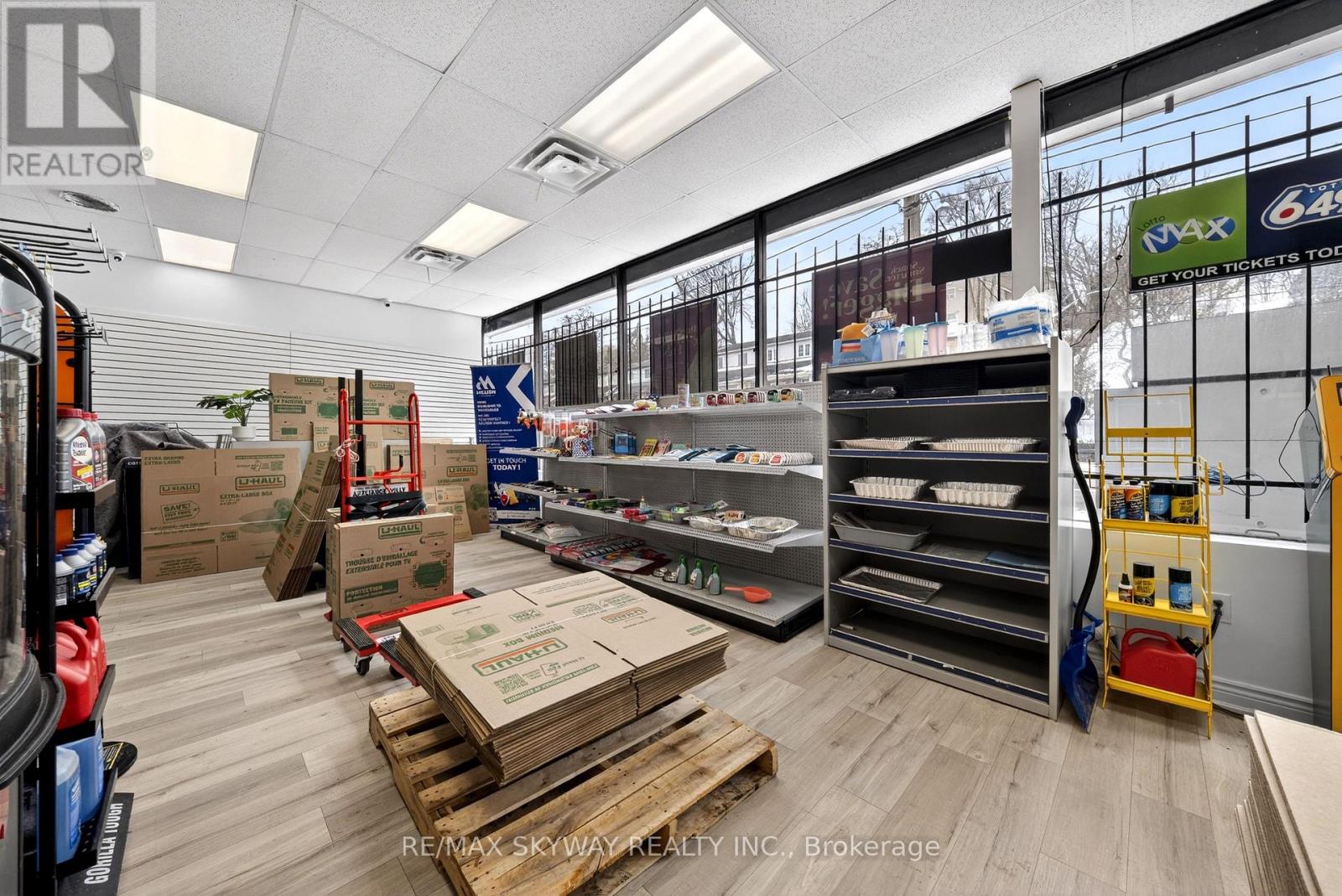 1463 Davenport Road, Toronto, Ontario  M6H 2H6 - Photo 5 - W12891504