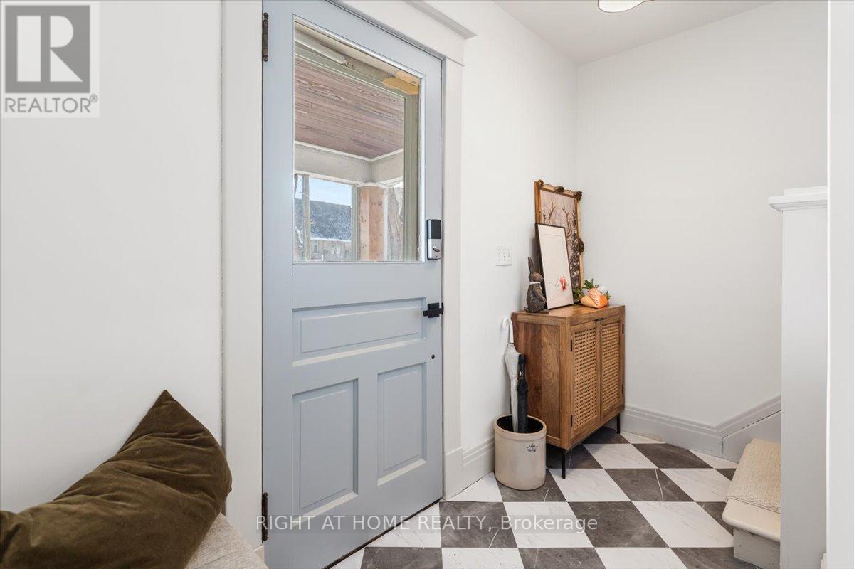 143 Russell Avenue, St. Catharines (Downtown), Ontario  L2R 1W2 - Photo 3 - X12891370