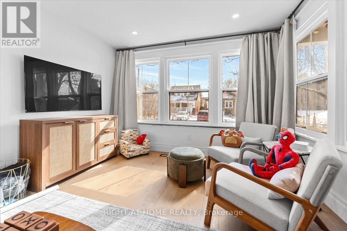 143 Russell Avenue, St. Catharines (Downtown), Ontario  L2R 1W2 - Photo 6 - X12891370