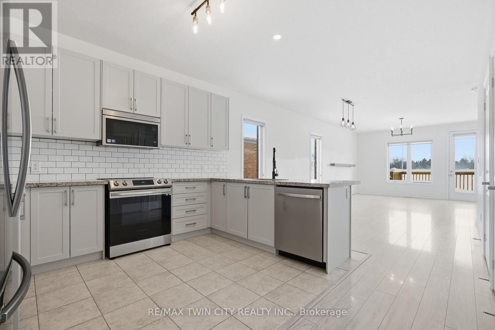 43 Harvest Avenue, Tillsonburg, Ontario  N4G 0H9 - Photo 11 - X12891408