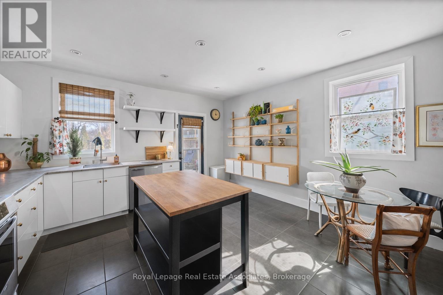 215 Ferguson Avenue S, Hamilton (Corktown), Ontario  L8N 2N2 - Photo 10 - X12891476