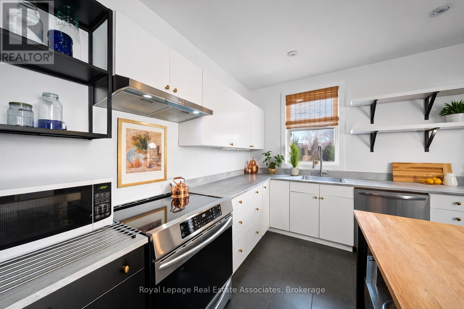 215 Ferguson Avenue S, Hamilton (Corktown), Ontario  L8N 2N2 - Photo 11 - X12891476