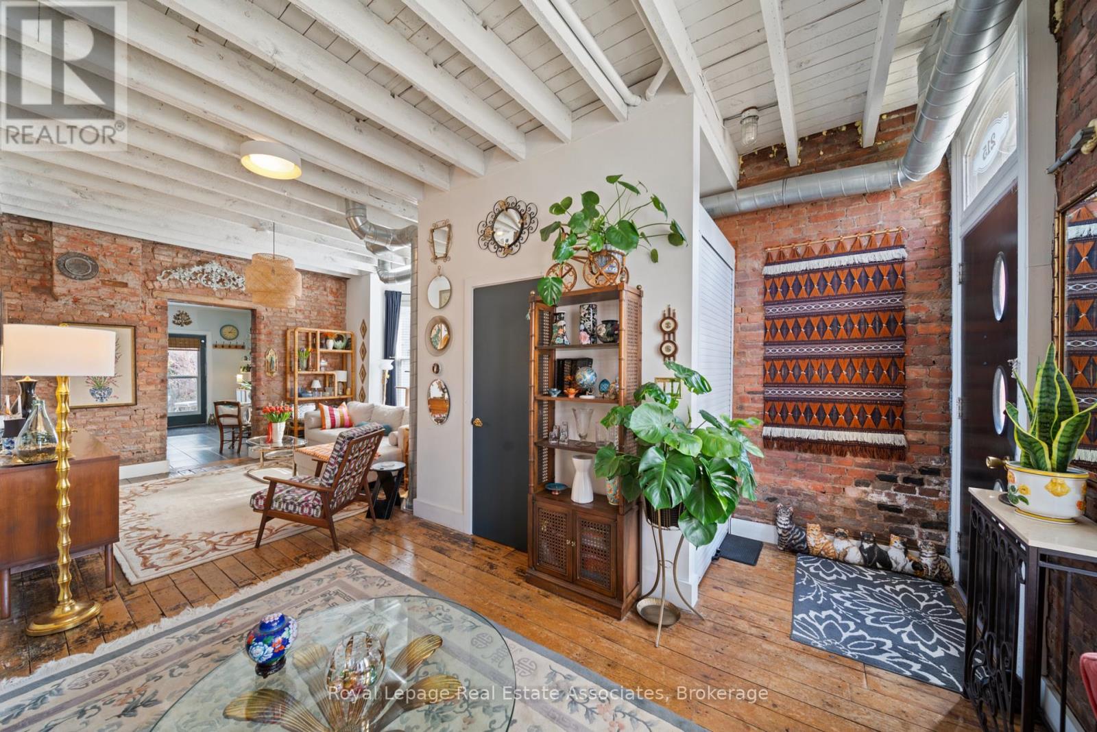 215 Ferguson Avenue S, Hamilton (Corktown), Ontario  L8N 2N2 - Photo 2 - X12891476