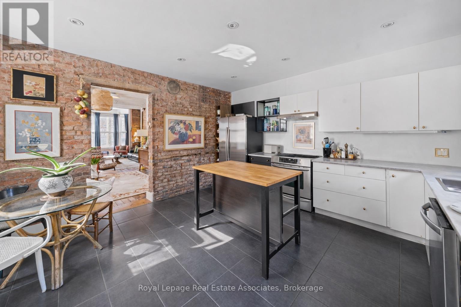 215 Ferguson Avenue S, Hamilton (Corktown), Ontario  L8N 2N2 - Photo 8 - X12891476