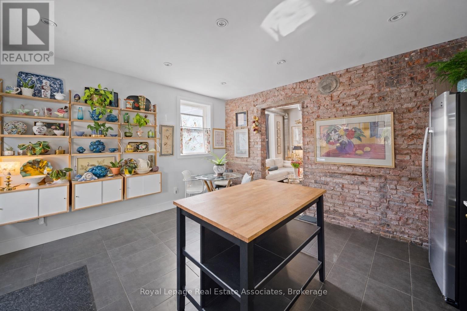 215 Ferguson Avenue S, Hamilton (Corktown), Ontario  L8N 2N2 - Photo 9 - X12891476