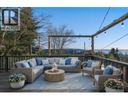 1073 CLYDE AVENUE, West Vancouver, British Columbia