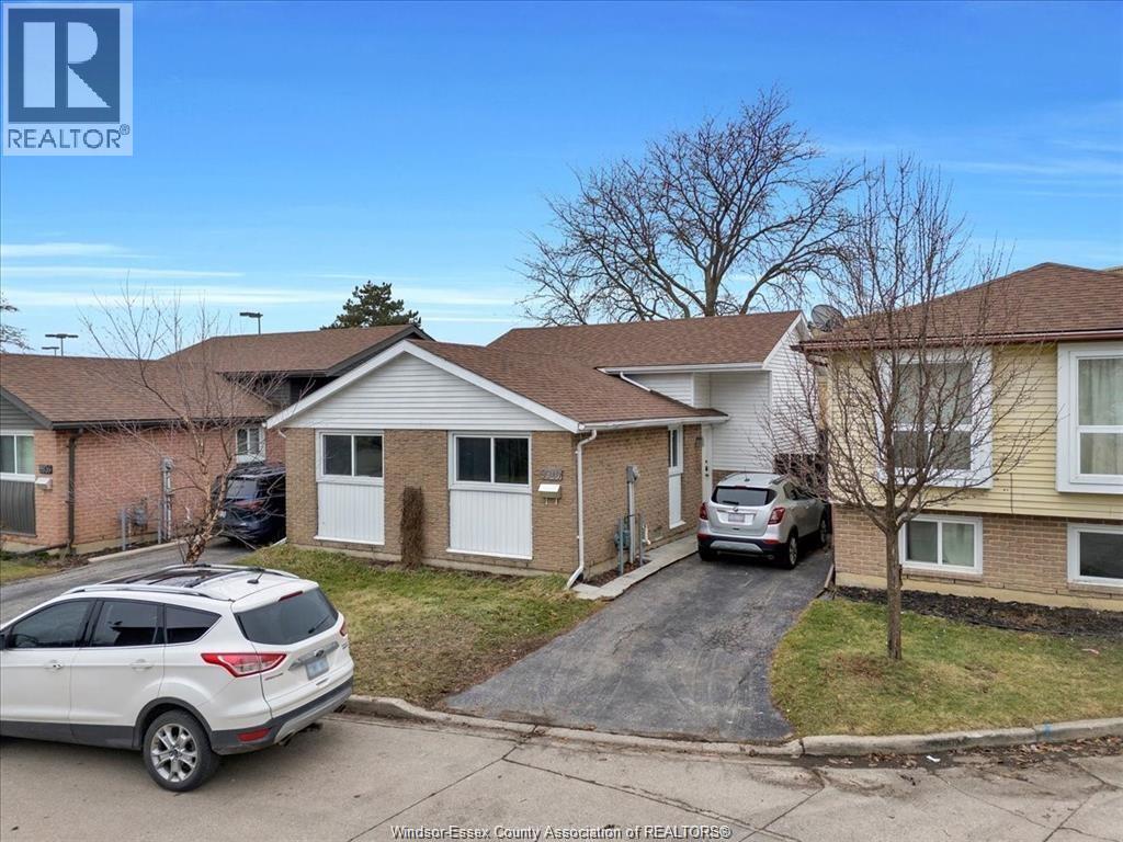 9940 Forest Glade Court, Windsor, Ontario  N8R 1W7 - Photo 2 - 26005574