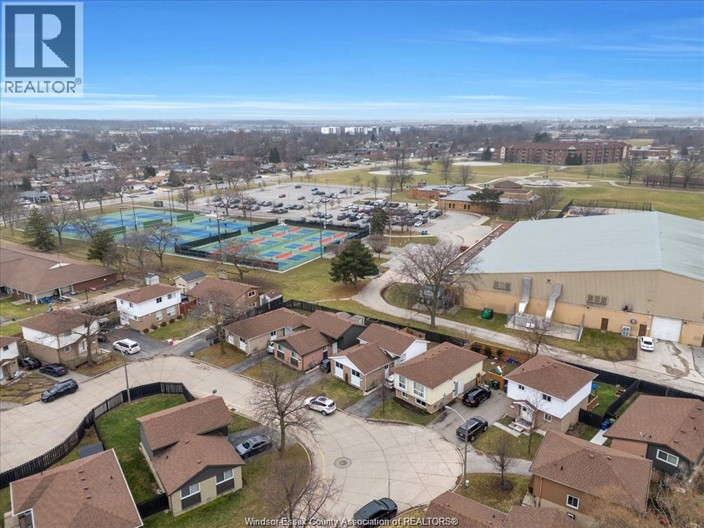 9940 Forest Glade Court, Windsor, Ontario  N8R 1W7 - Photo 3 - 26005574