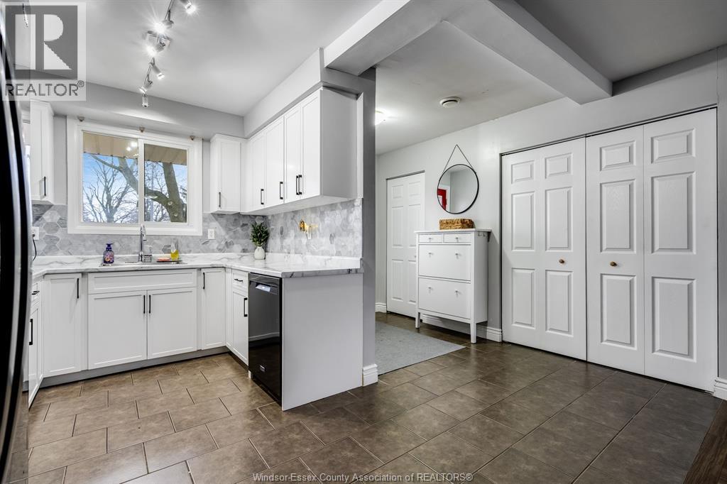 192 Owenwood, Kingsville, Ontario  N9Y 3L2 - Photo 4 - 26005573