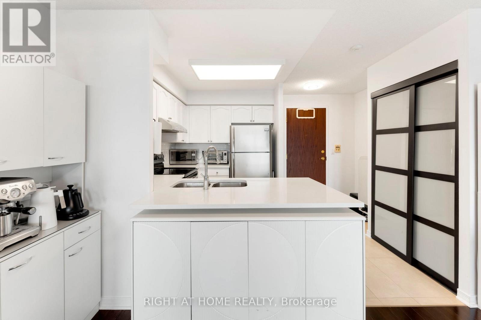 1611 - 2545 Erin Centre Boulevard, Mississauga (Central Erin Mills), Ontario  L5M 6Z9 - Photo 10 - W12891596