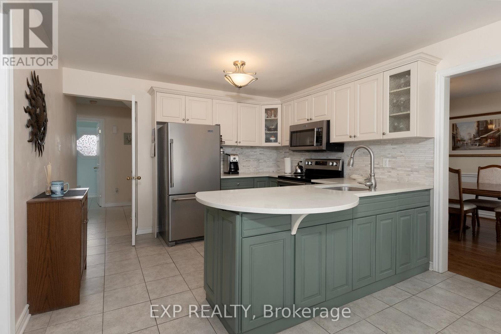122 Parkview Drive, Thames Centre, Ontario  N0L 1G2 - Photo 9 - X12891652