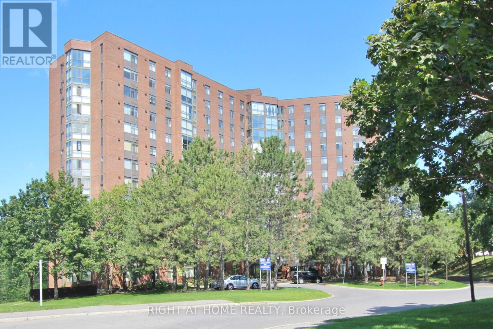 1213 - 2871 Richmond Road W, Ottawa, Ontario  K2B 8M5 - Photo 1 - X12891602