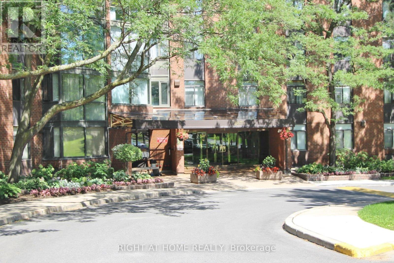 1213 - 2871 Richmond Road W, Ottawa, Ontario  K2B 8M5 - Photo 2 - X12891602