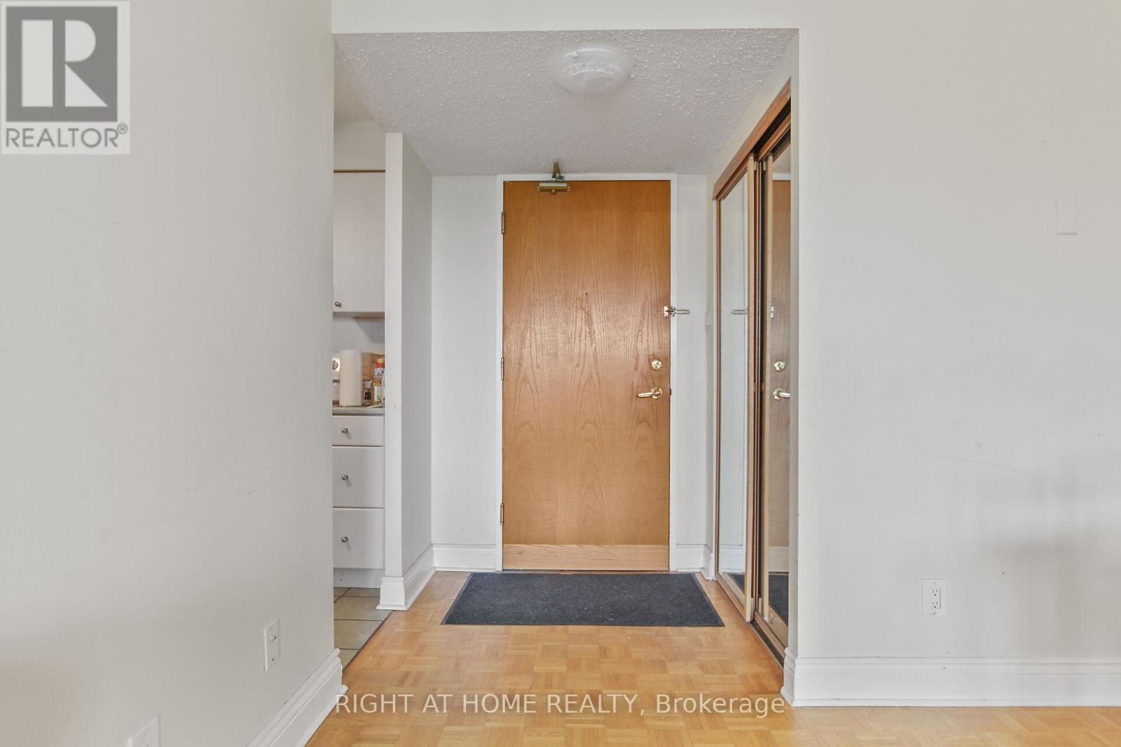 1213 - 2871 Richmond Road W, Ottawa, Ontario  K2B 8M5 - Photo 4 - X12891602